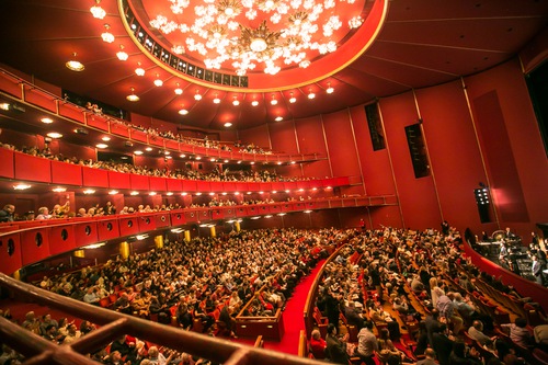 Shen Yun New World Company at a packed house at the Kennedy Centre on the afternoon of February 23 (The Epoch Times)