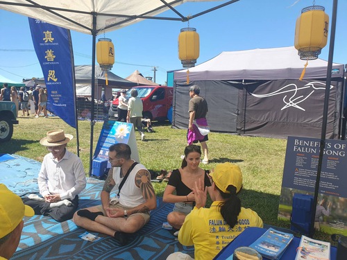 People enjoyed learning the Falun Dafa exercises.