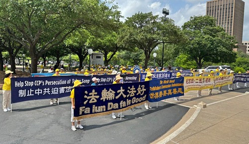 Practitioners in Texas held a rally in front of the Austin State Assembly building to commemorate the April 25 appeal.
